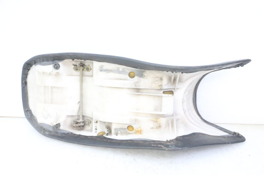 photo de SELLE YAMAHA TDR DELTABOX 125 (1997 - 2003) - Marquages et références