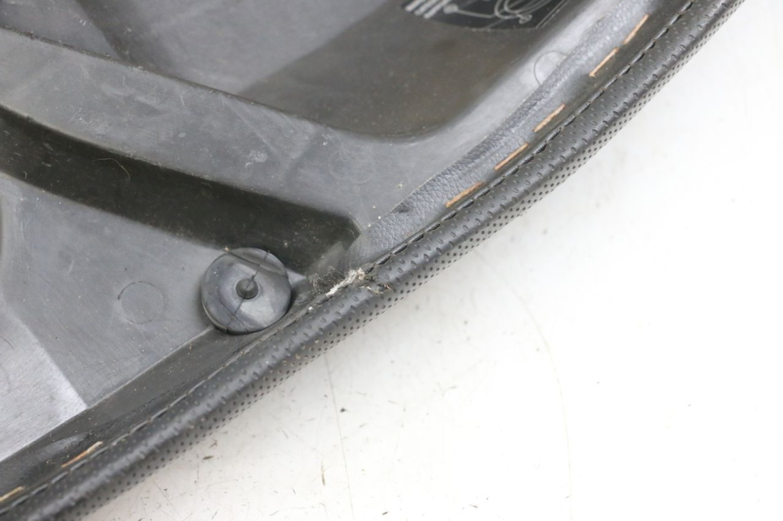 photo de SELLE PEUGEOT TKR TREKKER FURIOUS 50 (2005 - 2014) - Détail de la pièce