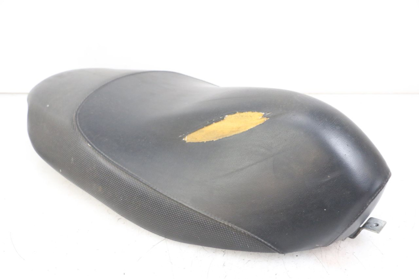 photo de SELLE PEUGEOT TKR TREKKER FURIOUS 50 (2005 - 2014) - Vue rapprochée