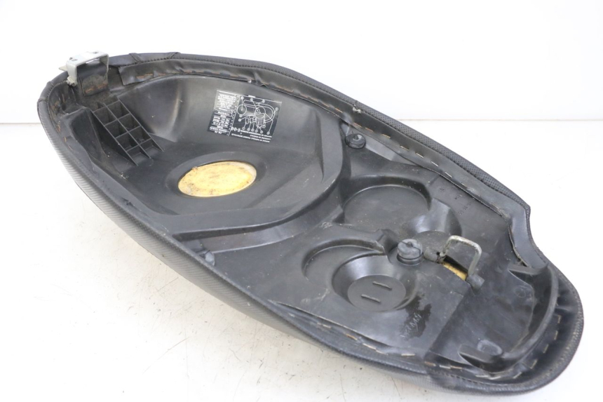 photo de SELLE PEUGEOT TKR TREKKER FURIOUS 50 (2005 - 2014) - Gros plan technique