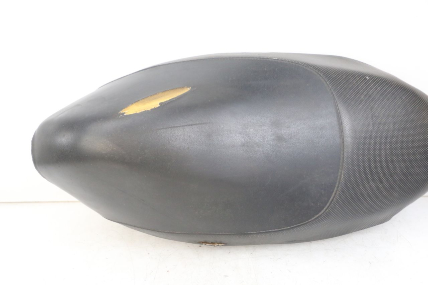 photo de SELLE PEUGEOT TKR TREKKER FURIOUS 50 (2005 - 2014) - Points de fixation