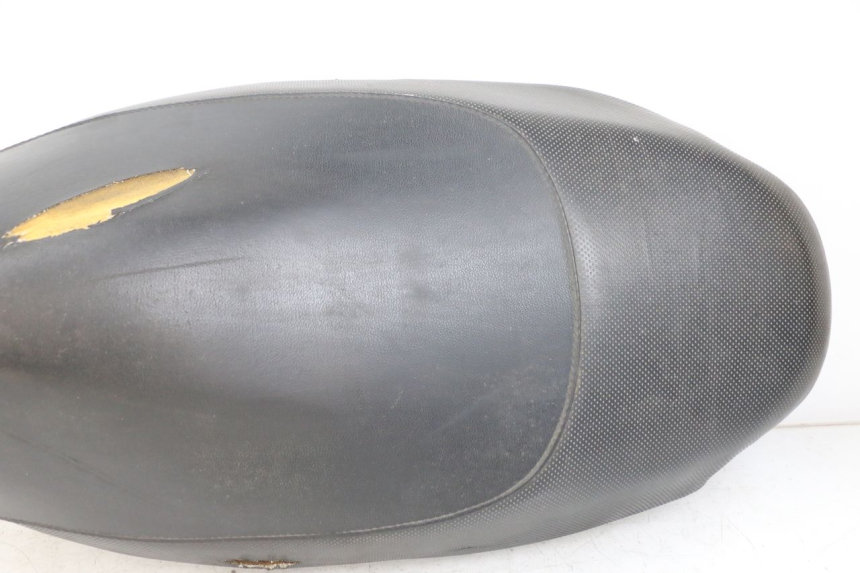 photo de SELLE PEUGEOT TKR TREKKER FURIOUS 50 (2005 - 2014) - État de surface