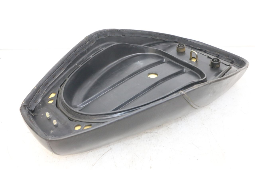 photo de SELLE BAOTIAN TRAVEL SPIRIT 50 (2010 - 2012) - Points de fixation