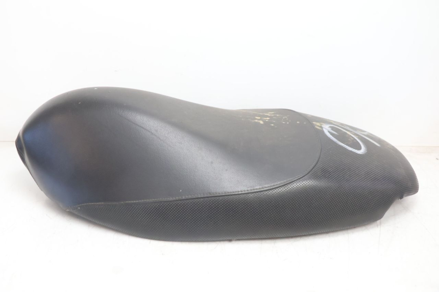 photo de SELLE PEUGEOT TREKKER TKR 50 (2005 - 2014) - Points de fixation