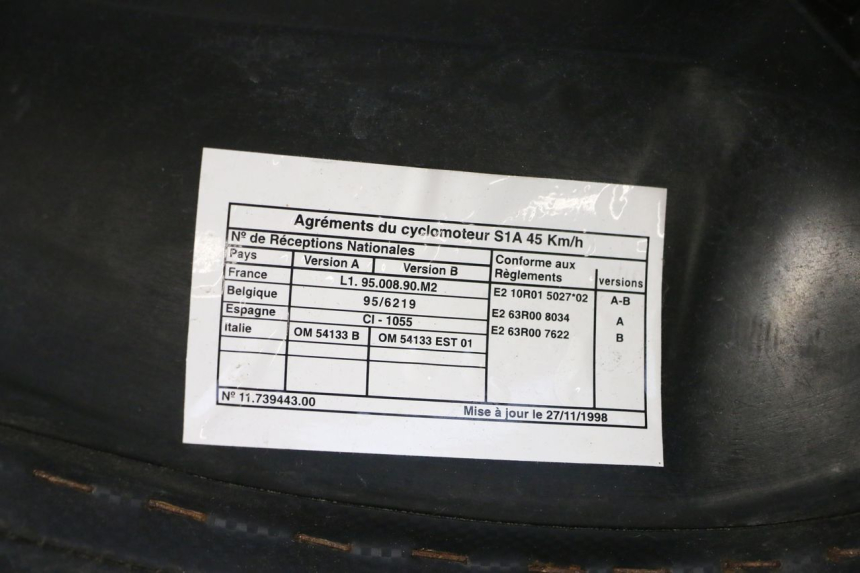 photo de SELLE PEUGEOT TREKKER 50 (1995 - 2004) - Détail de la pièce
