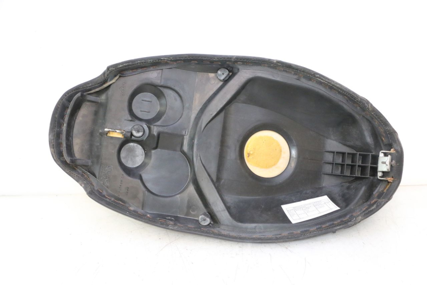photo de SELLE PEUGEOT TREKKER 50 (1995 - 2004) - État de surface