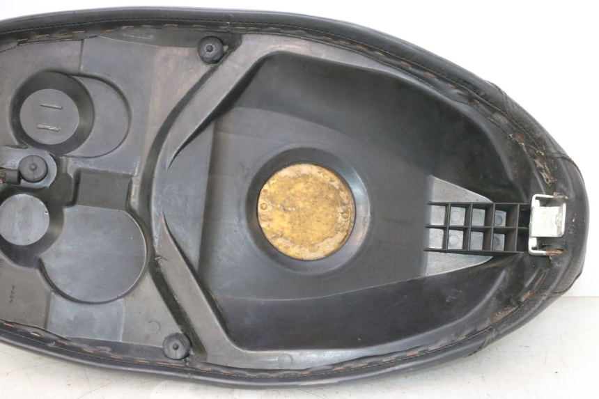 photo de SELLE PEUGEOT TREKKER 50 (1995 - 2004) - Focus structure