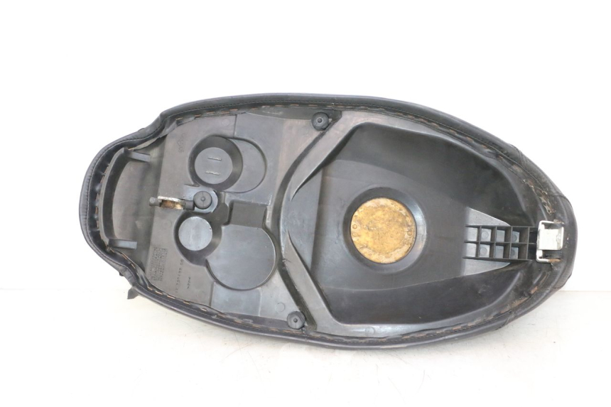 photo de SELLE PEUGEOT TREKKER 50 (1995 - 2004) - Angle alternatif