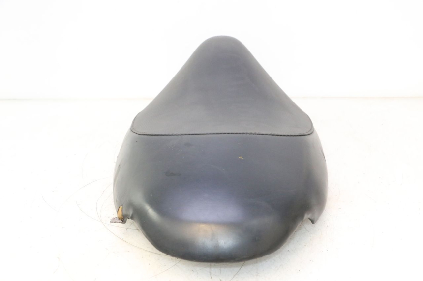 photo de SELLE PEUGEOT TREKKER 50 (1995 - 2004) - Gros plan technique