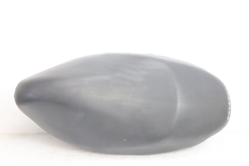 photo de SELLE PEUGEOT TREKKER 50 (1995 - 2004) - Détail de la pièce