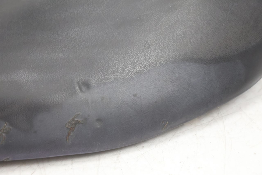 photo de SELLE PEUGEOT TREKKER 50 (1995 - 2004) - Détails caractéristiques