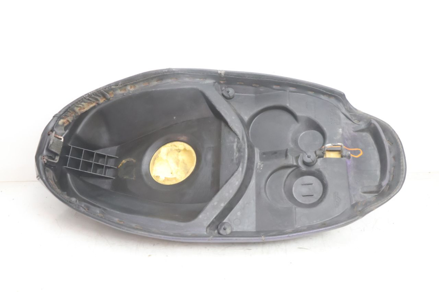 photo de SELLE PEUGEOT TREKKER 50 (1995 - 2004) - Inspection visuelle