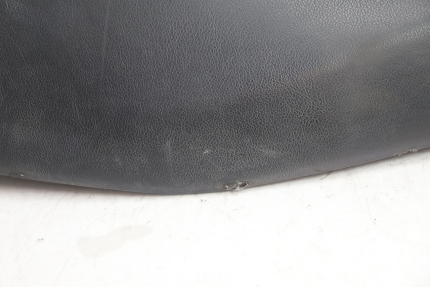 photo de SELLE PEUGEOT TREKKER 50 (1995 - 2004) - Points de fixation