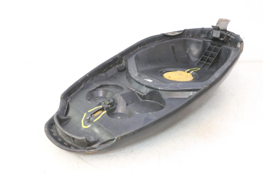 photo de SELLE PEUGEOT TREKKER 50 (1995 - 2004) - Focus structure
