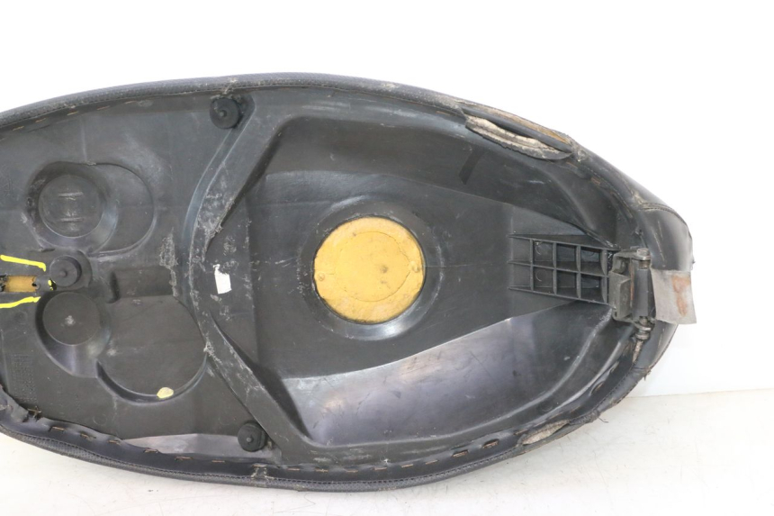 photo de SELLE PEUGEOT TREKKER 50 (1995 - 2004) - Zoom état d’usage
