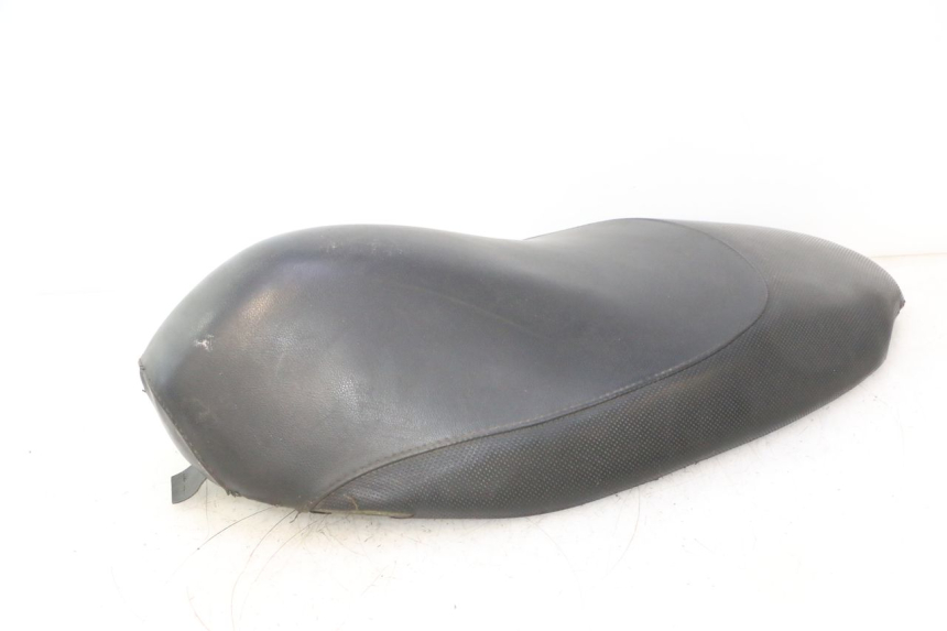 photo de SELLE PEUGEOT TREKKER 50 (1995 - 2004) - Vue d’ensemble