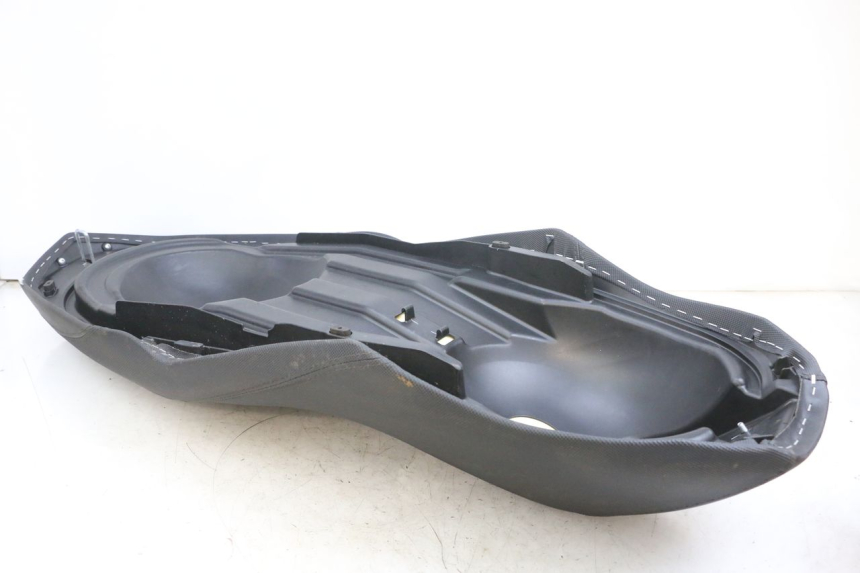 photo de SELLE YAMAHA TRICITY 300 (2020 - 2024) - Points de fixation