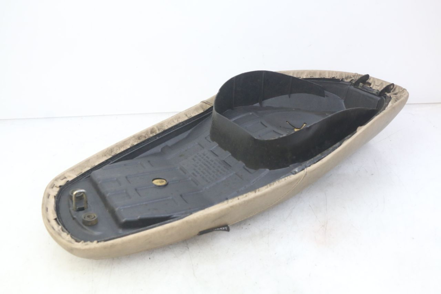 photo de SELLE PEUGEOT TWEET 4T 50 (2010 - 2014) - Points de fixation