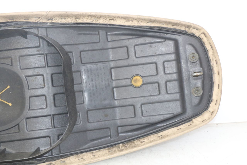 photo de SELLE PEUGEOT TWEET 4T 50 (2010 - 2014) - Marquages et références