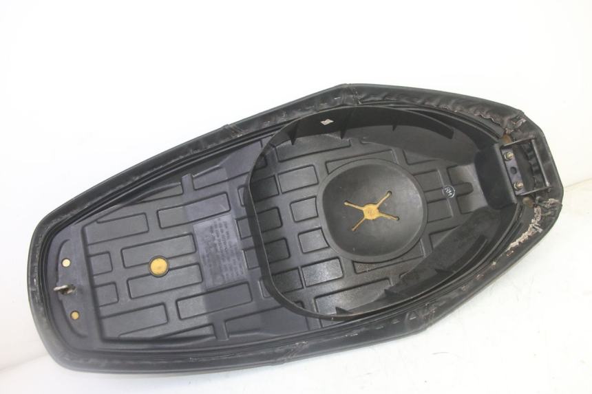 photo de SELLE PEUGEOT TWEET 4T 50 (2018 - 2022) - Gros plan technique