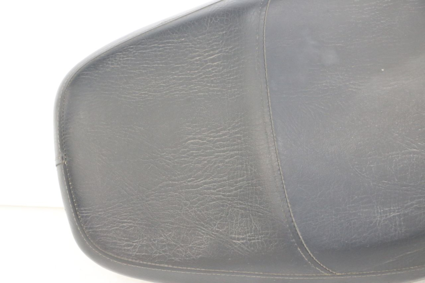 photo de SELLE UNIVERSAL BIKE ZN50QT-11B 50 (2018 - 2021) - Zoom composants