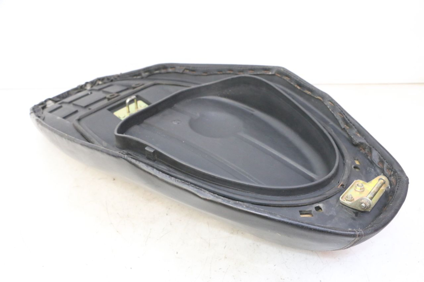 photo de SELLE PEUGEOT V-CLIC VCLIC 50 (2007 - 2013) - Points de fixation