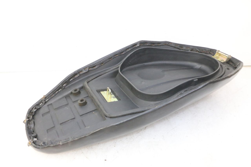 photo de SELLE PEUGEOT V-CLIC VCLIC 50 (2007 - 2013) - État de surface