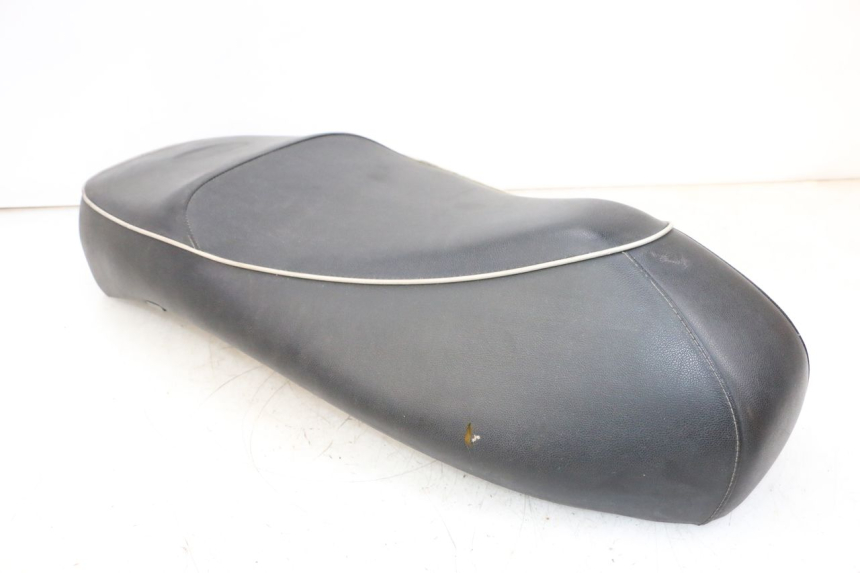 photo de SELLE PIAGGIO VESPA GTS SUPER IE 125 (2009 - 2016) - Détails caractéristiques