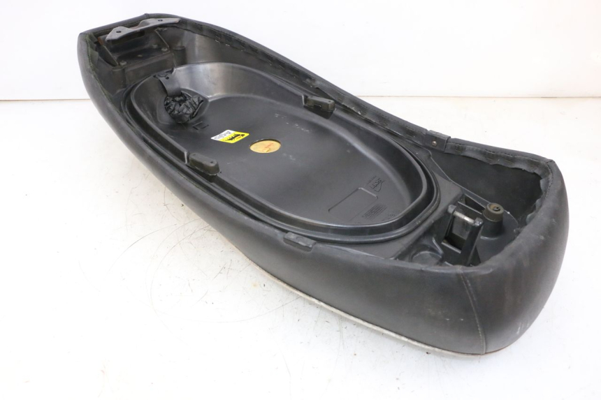 photo de SELLE PIAGGIO VESPA GTS SUPER IE 125 (2009 - 2016) - Zoom état d’usage