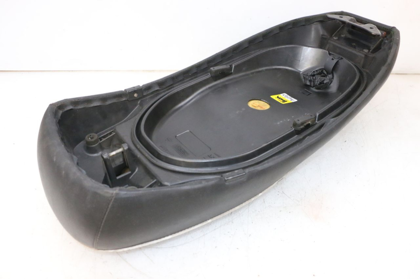 photo de SELLE PIAGGIO VESPA GTS SUPER IE 125 (2009 - 2016) - Autre angle de vue