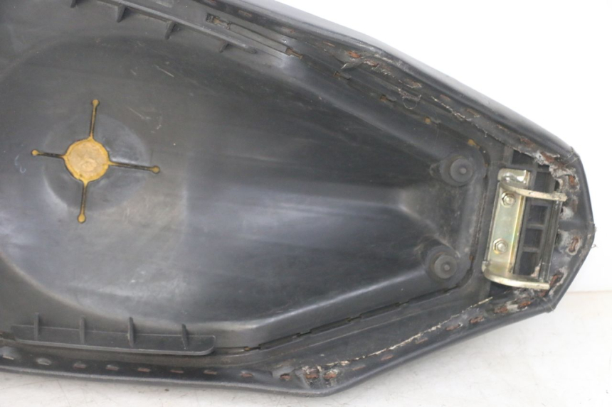 photo de SELLE PEUGEOT VIVACITY NEW 2T 50 (2008 - 2017) - Vue d’ensemble