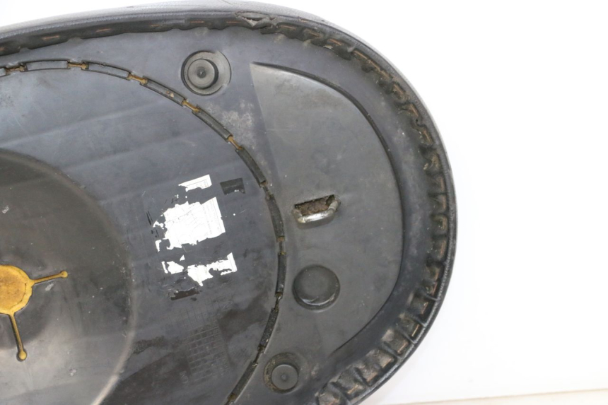 photo de SELLE PEUGEOT VIVACITY NEW 2T 50 (2008 - 2017) - État de surface