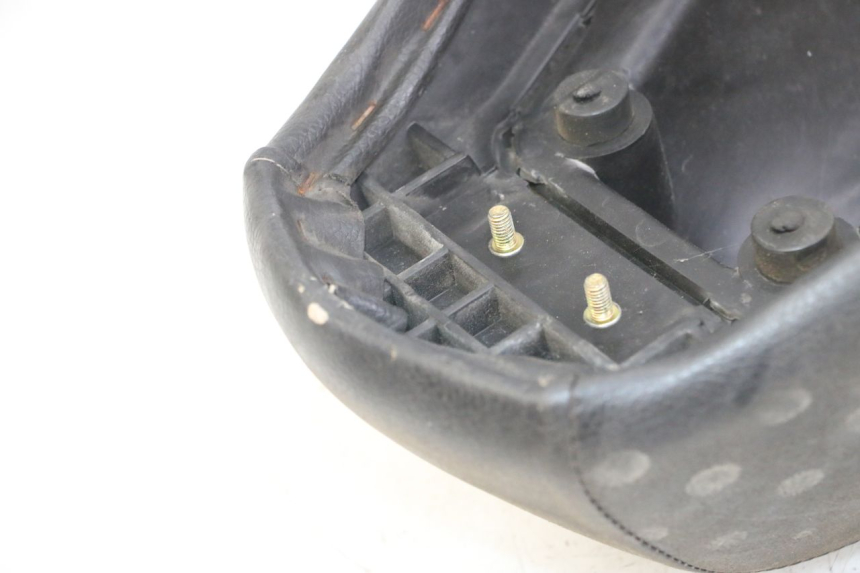 photo de SELLE PEUGEOT VIVACITY NEW 4T 50 (2008 - 2017) - Vue rapprochée