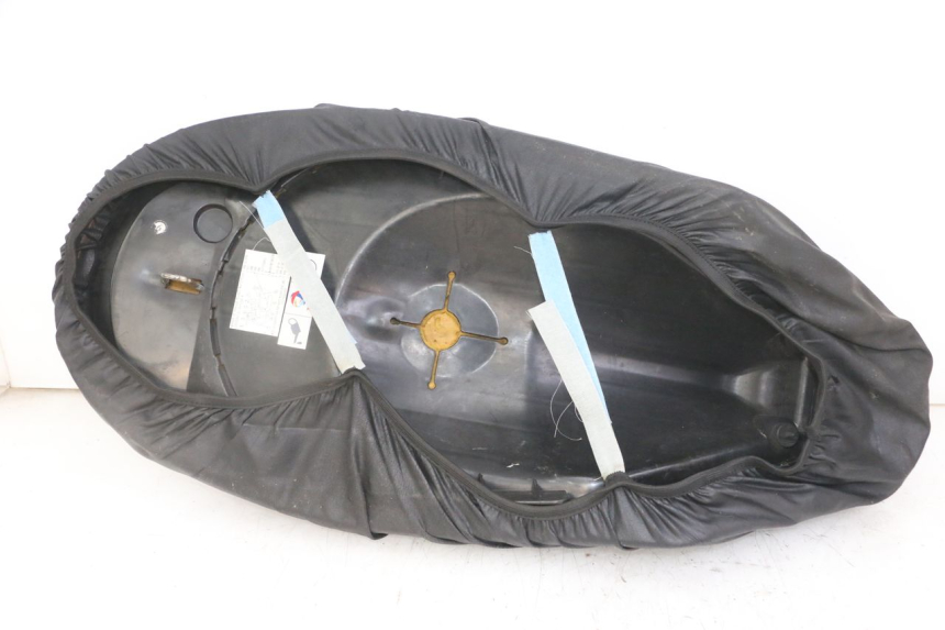 photo de SELLE PEUGEOT VIVACITY NEW 4T 50 (2008 - 2017) - Zoom état d’usage