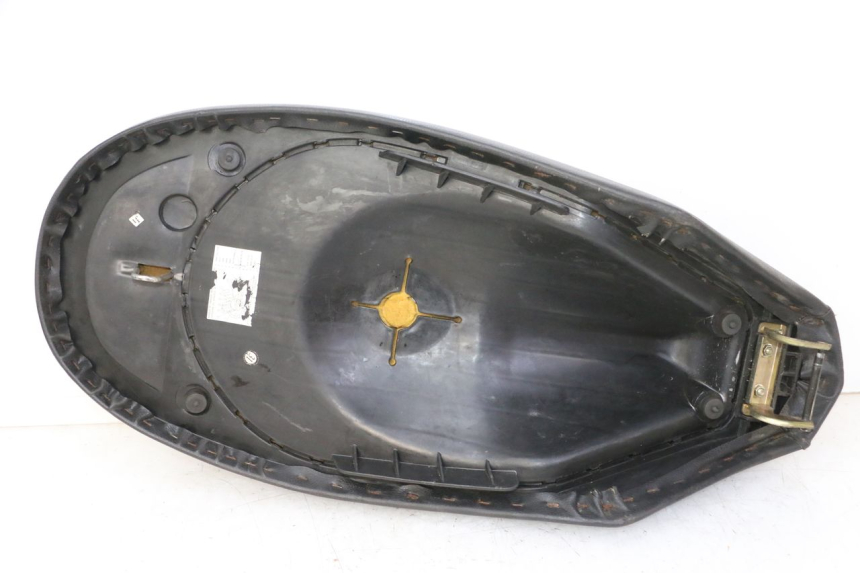 photo de SELLE PEUGEOT VIVACITY NEW 4T 50 (2008 - 2017) - Détail de la pièce