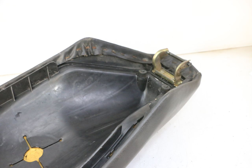 photo de SELLE PEUGEOT VIVACITY NEW 4T 50 (2008 - 2017) - Zoom état d’usage