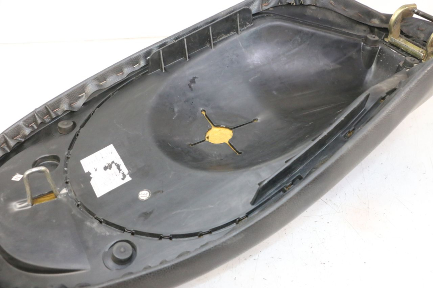 photo de SELLE PEUGEOT VIVACITY NEW 4T 50 (2008 - 2017) - Autre angle de vue