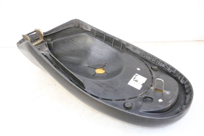 photo de SELLE PEUGEOT VIVACITY NEW 4T 50 (2008 - 2017) - Vue d’ensemble