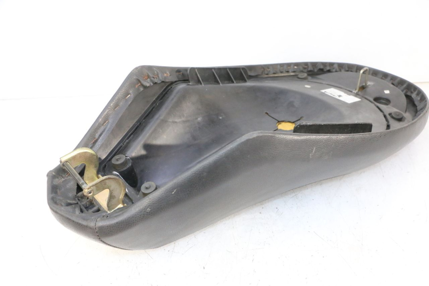 photo de SELLE PEUGEOT VIVACITY NEW 4T 50 (2008 - 2017) - Points de fixation