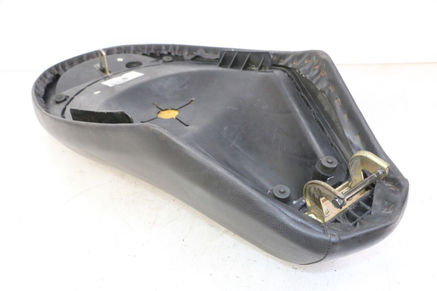 photo de SELLE PEUGEOT VIVACITY NEW 4T 50 (2008 - 2017) - État de surface