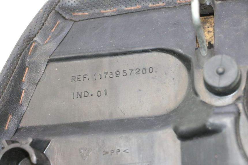 photo de SELLE PEUGEOT VIVACITY 50 (1998 - 2003) - Autre angle de vue