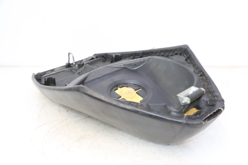 photo de SELLE PEUGEOT VIVACITY 50 (2004 - 2009) - Points de fixation