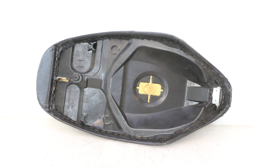 photo de SELLE PEUGEOT VIVACITY 50 (2004 - 2009) - Marquages et références