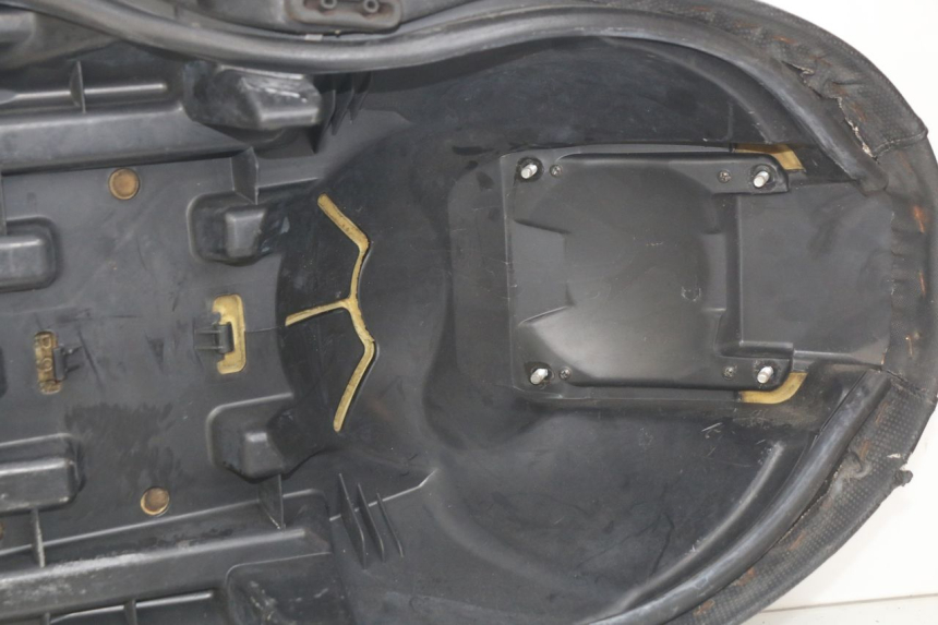 photo de SELLE YAMAHA X-MAX XMAX 250 (2006 - 2009) - Inspection visuelle