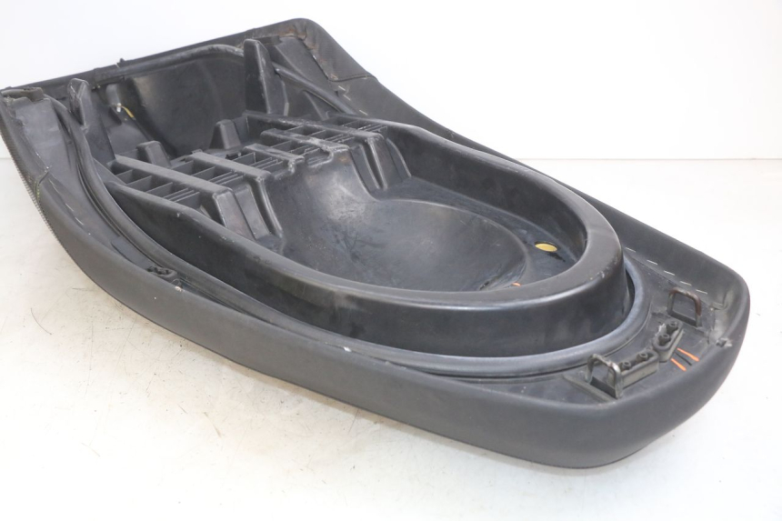 photo de SELLE YAMAHA X-MAX XMAX 250 (2006 - 2009) - Marquages et références