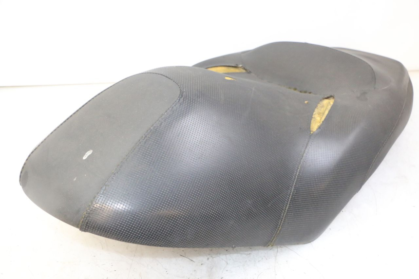 photo de SELLE YAMAHA XMAX X-MAX 125 (2006 - 2009) - Points de fixation