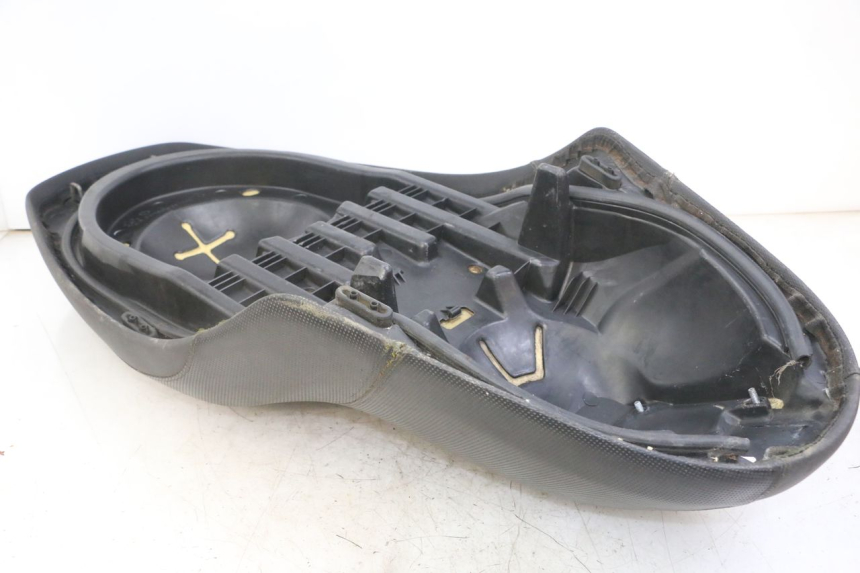 photo de SELLE YAMAHA XMAX X-MAX 125 (2006 - 2009) - Marquages et références