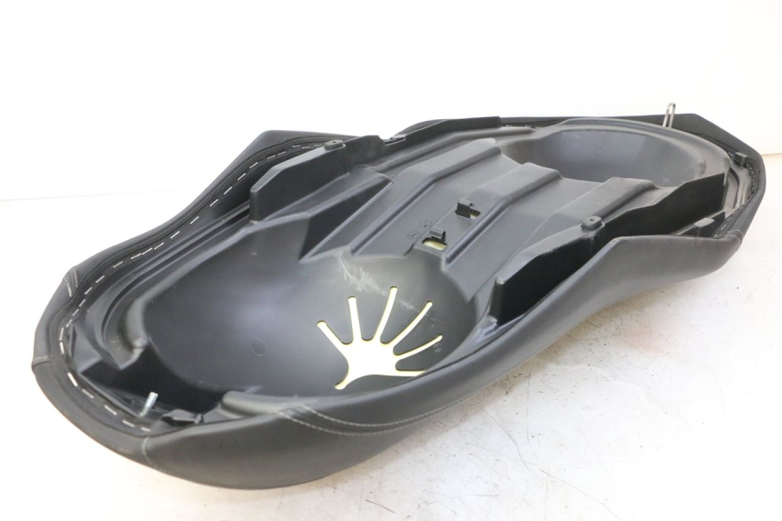 photo de SELLE YAMAHA XMAX X-MAX 125 (2021 - 2025) - Gros plan technique