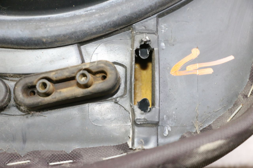 photo de SELLE YAMAHA X-MAX XMAX 250 (2006 - 2009) - Zoom composants