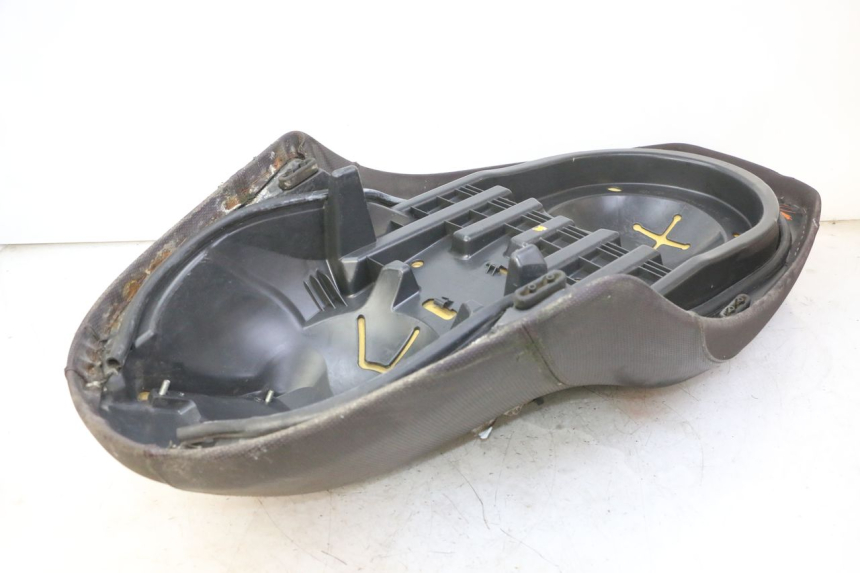 photo de SELLE YAMAHA X-MAX XMAX 250 (2006 - 2009) - Inspection visuelle